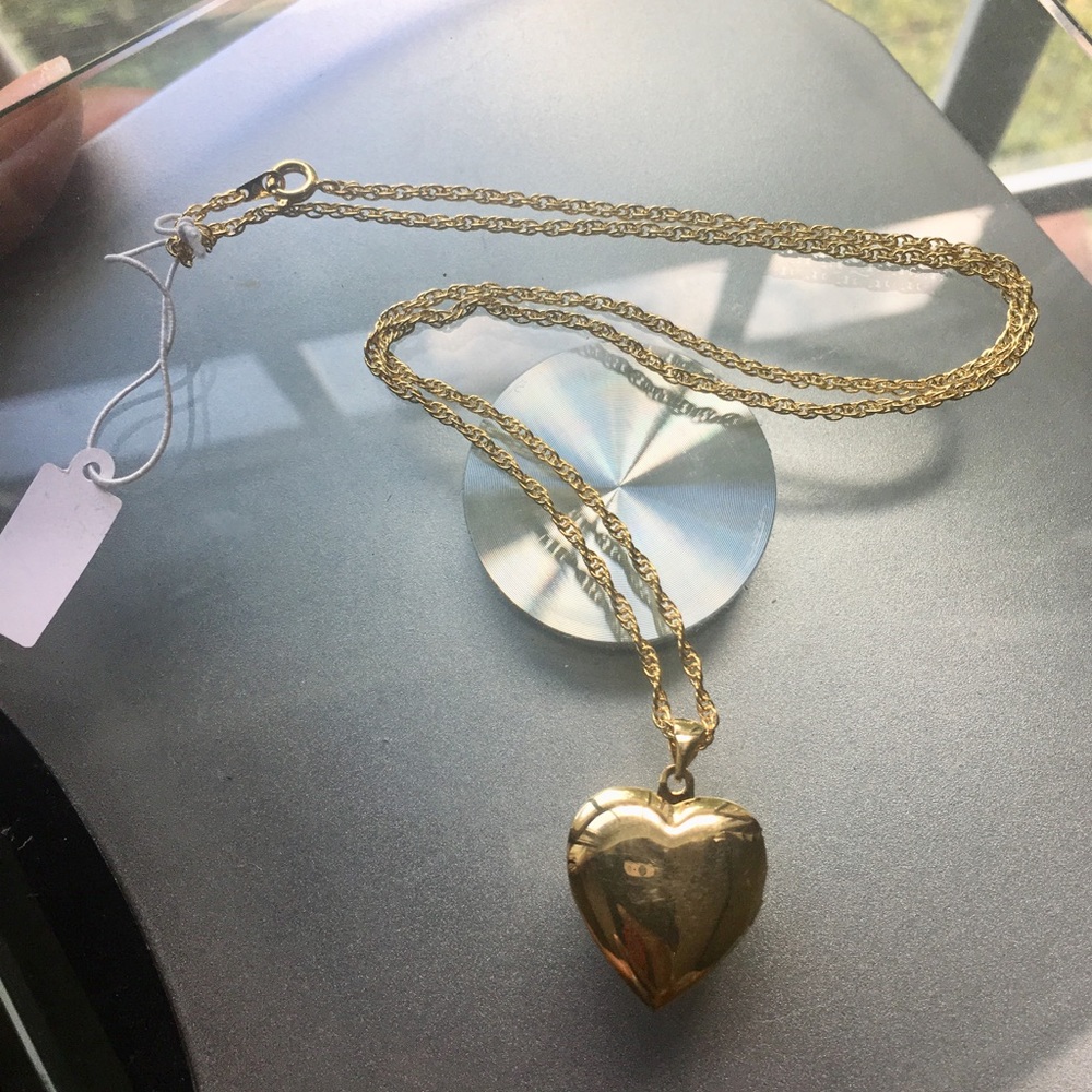 🛑Sold🛑Goldtone Lockett Necklace - Picture 1 of 3